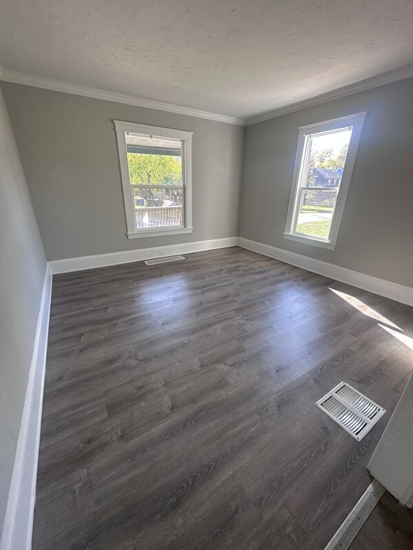 Photo - 8617 Force Ave