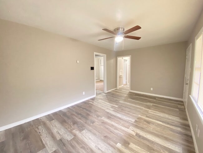 Photo - 3712 Woodside Dr