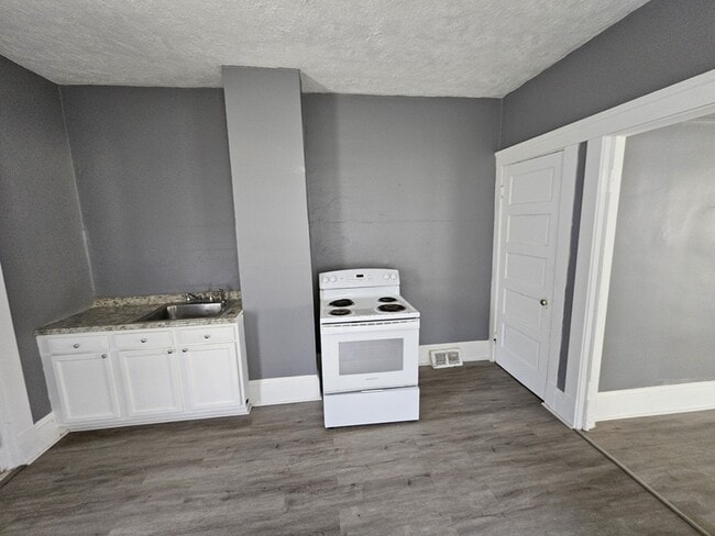 Photo - 2810 Woodbridge Ave