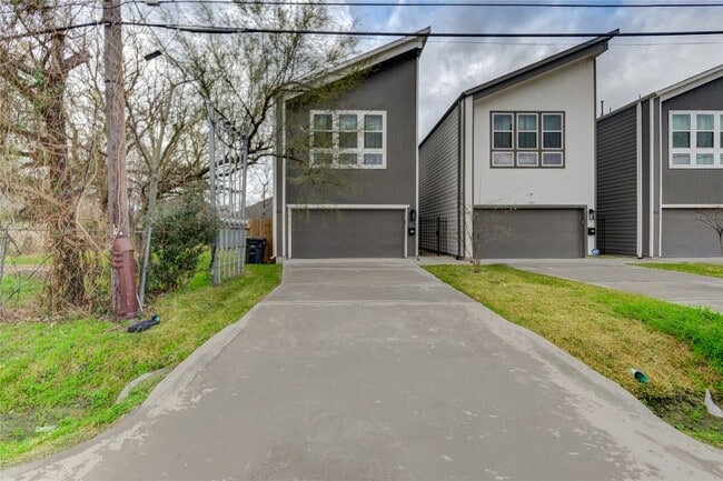 Photo - 4220 McKinley St