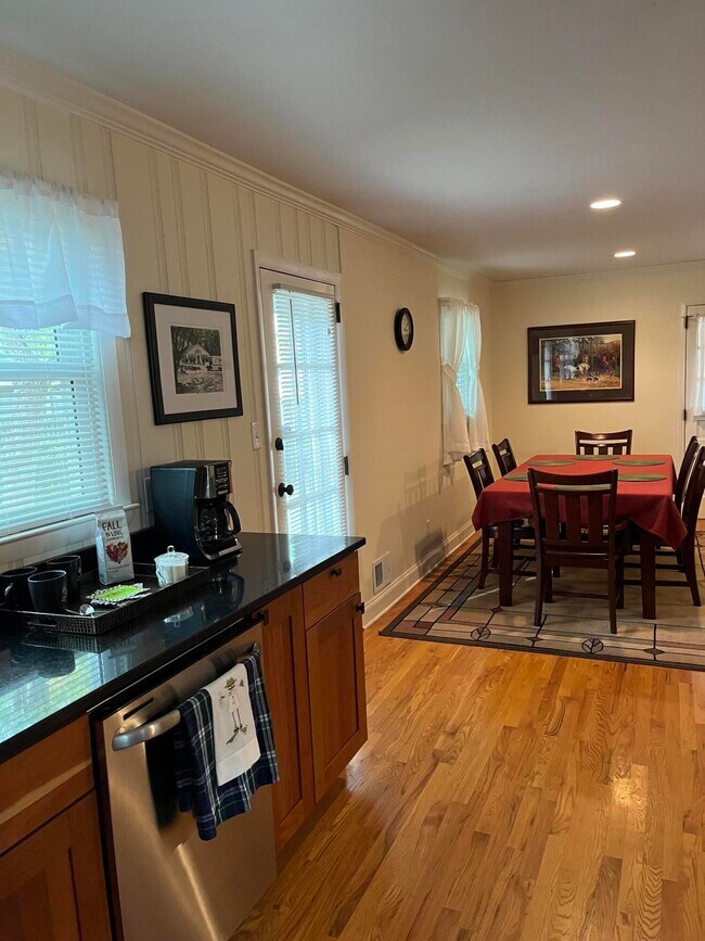 Photo - 461 E Boundary Ave SE