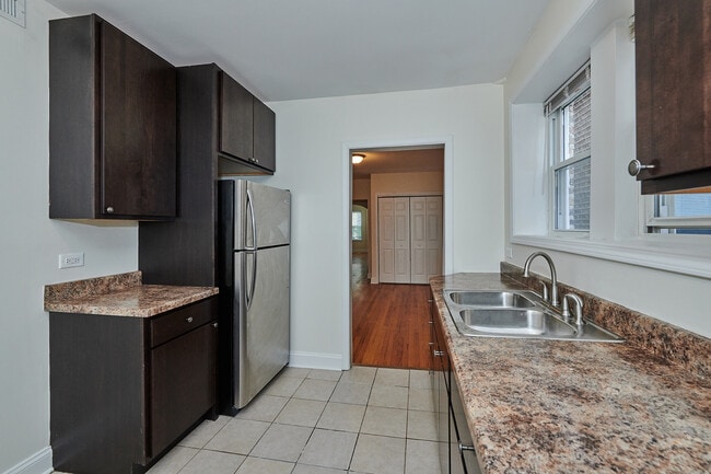 Photo - 6330 N Rockwell St Unit 1