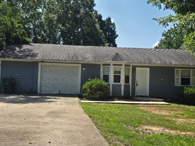 Building Photo - 2601 Briar Trail Ct