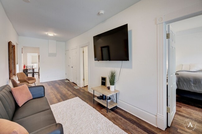 Photo - 909 5th Ave