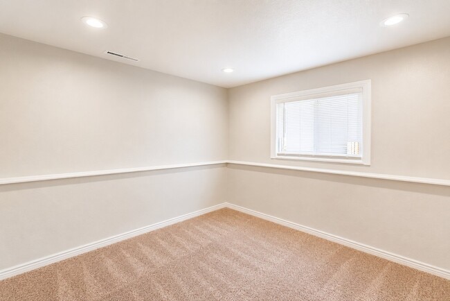 Photo - 3108 Moonbeam Cir S