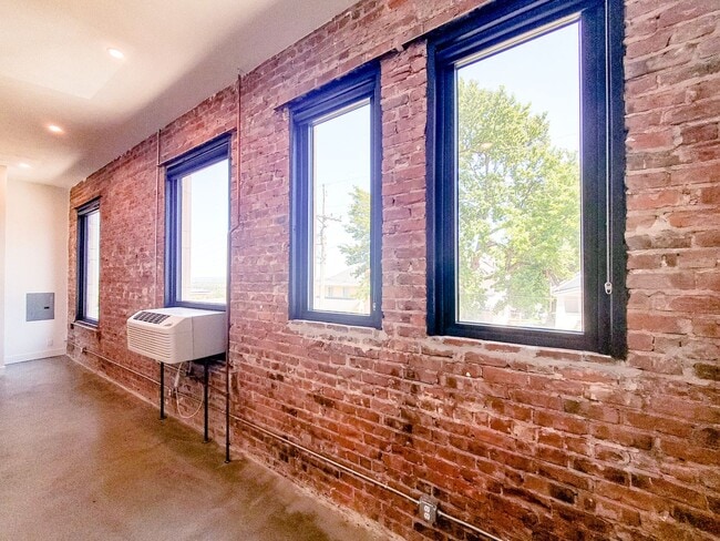 Photo - Spacious 1-Bedroom Floorplan in Little Italy Unidad B413