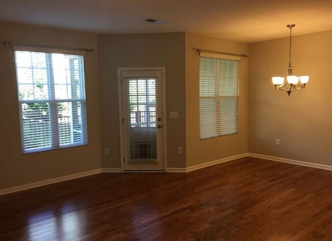 Photo - 727 Treviso Ln