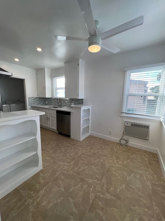 8606-8610 1/2 Beverlywood St.