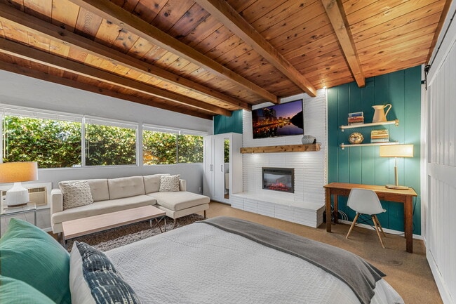 Building Photo - 4759 Baylor Dr Unit B