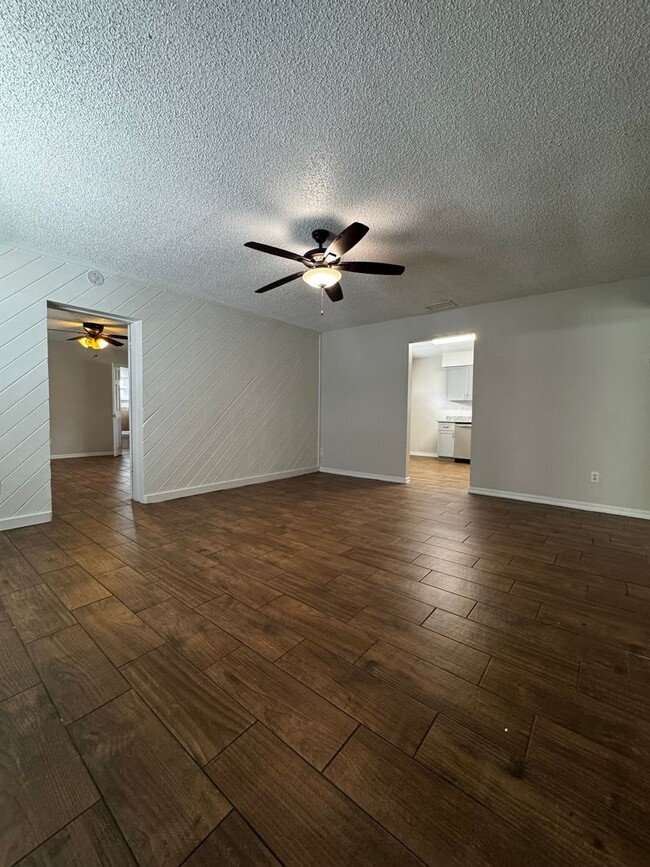 Photo - 108 E Wallace St