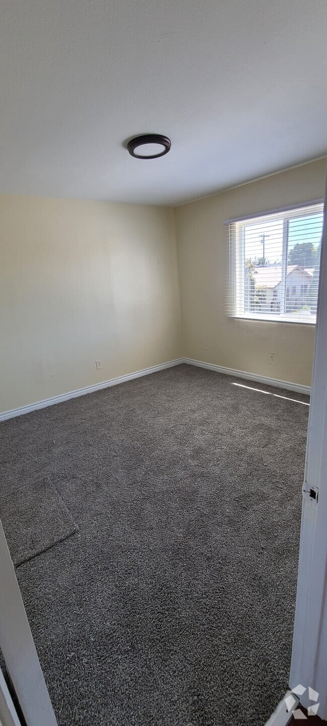 Building Photo - 9066 S Normandie Ave Unit 9070 s Normandie Ave, LA Rental