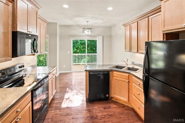 Photo - 404 Willott Square Dr