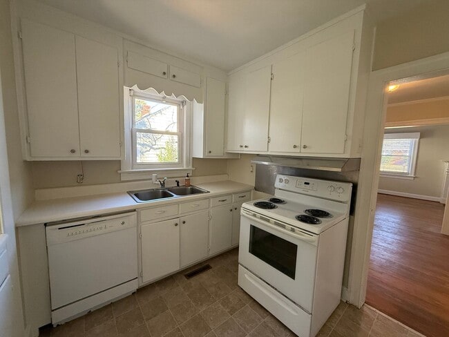 Photo - 1523 Anderson St NW