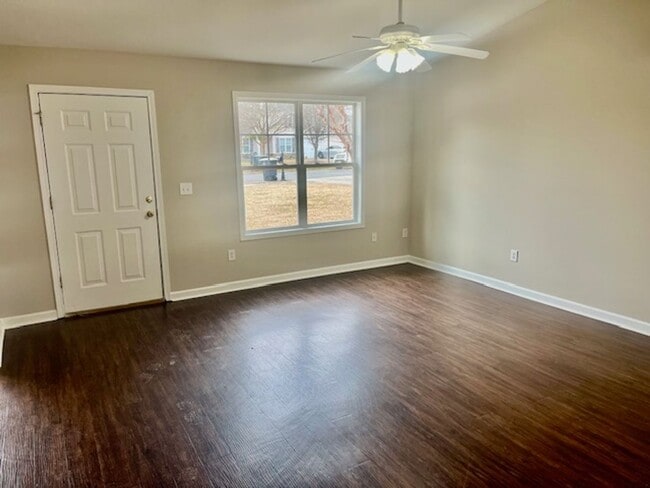 Building Photo - Melody Lane #146 &amp; 148 Unit 146 Melody Lane