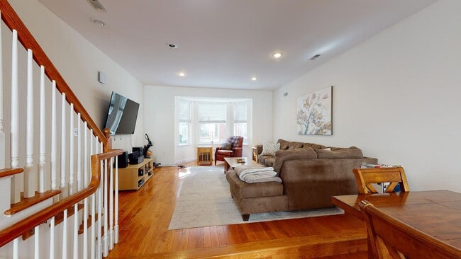 Photo - Three Bed Graduate Hospital Apartment