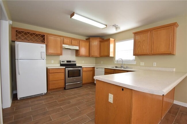 Photo - 906 SW Navajo Dr