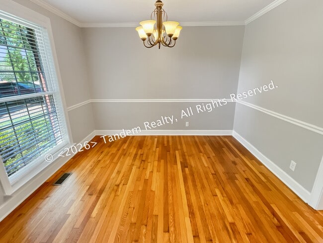 Photo - 520 Crieve Rd