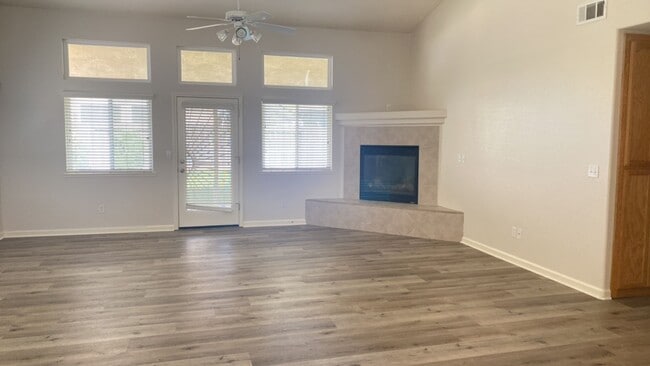 Building Photo - Great Location! Rental