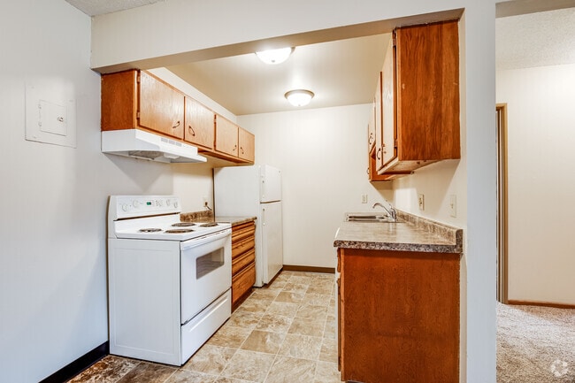 2BR, 1BA - 900SF