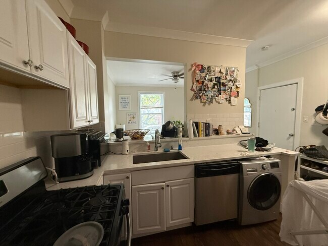 Building Photo - 848 W George St Rental
