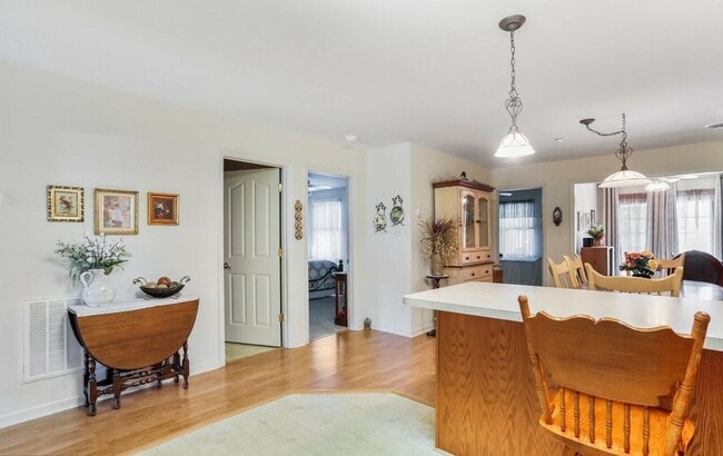 Photo - 372 Winding Oak Dr