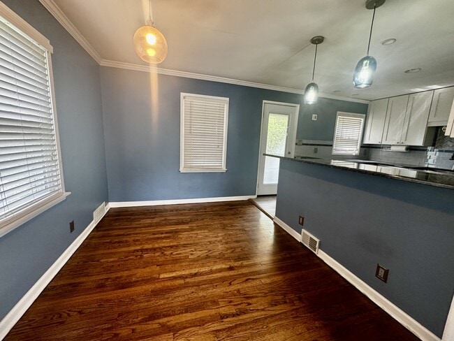 Photo - 733 Churchill Dr