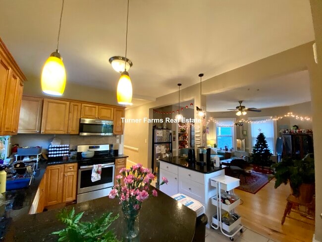 Building Photo - 13 Sachem St Unit 3