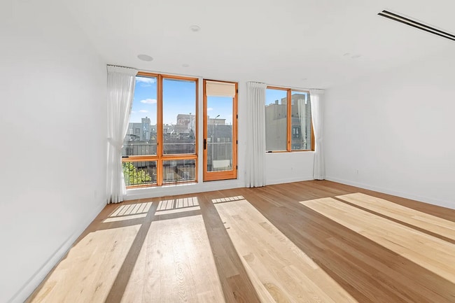 Photo - 42 Rochester Ave