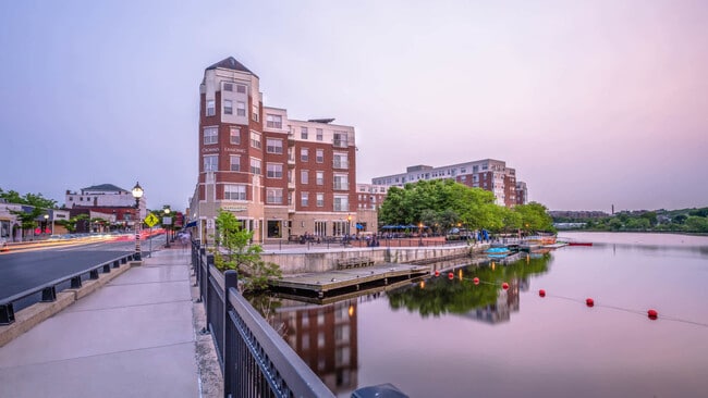 Building Photo - 25 Crescent St Unit 314