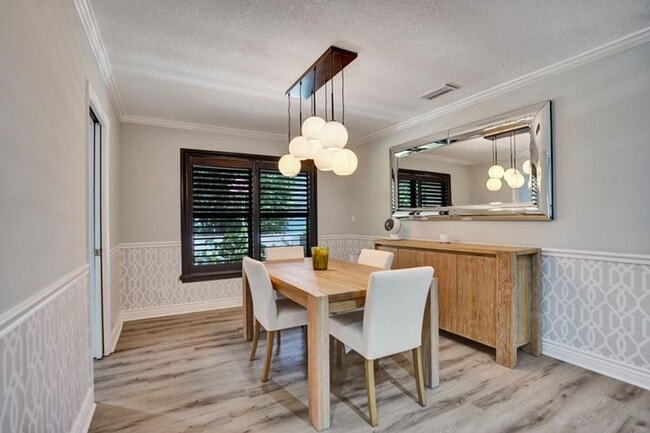 2281 NW 36th St