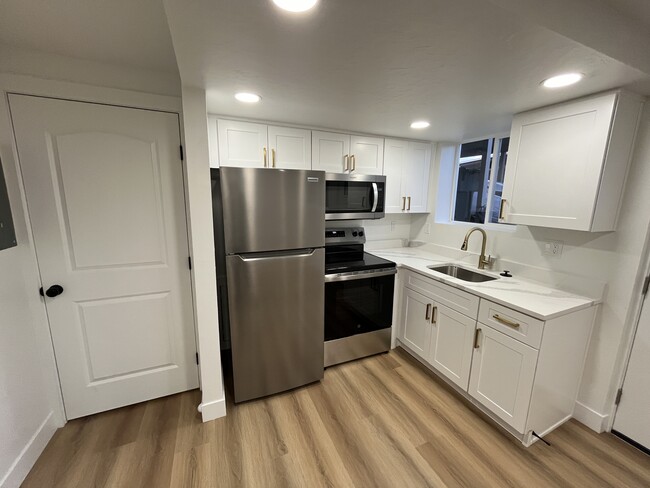 Kitchen - 3375 S 5225 W House