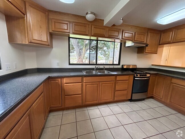 Building Photo - Split ACs! 3 Bathrooms! Indoor Laundry! Rental