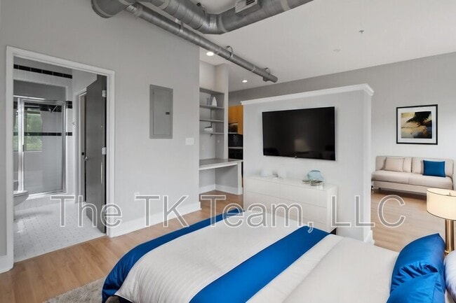 Photo - 514 W 10th St Unit 201