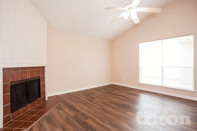 Photo - 7717 Intrepid St