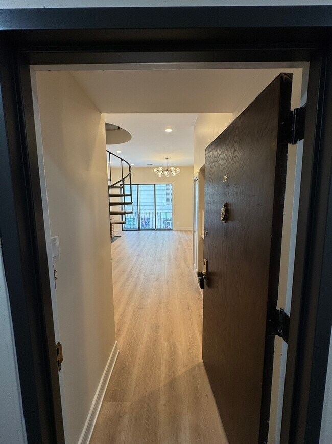 Photo - 444 N State St