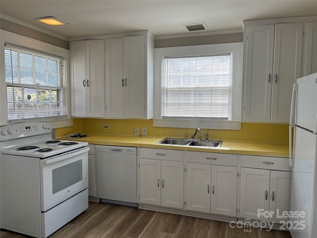 Photo - 668 N 6th St