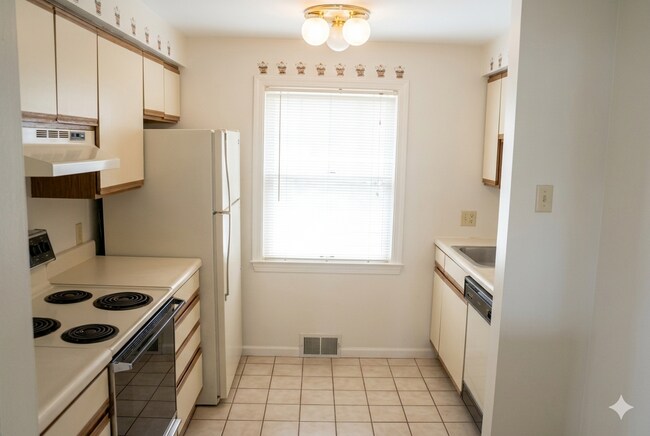 Kitchen - 627 Windsor Ave