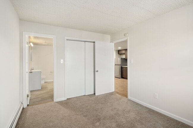 Riveredge Square Apartments