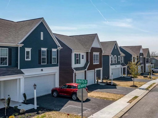 Photo - 801 Barn Swallow Wy