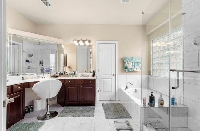 Photo - 2211 Mad River Ln