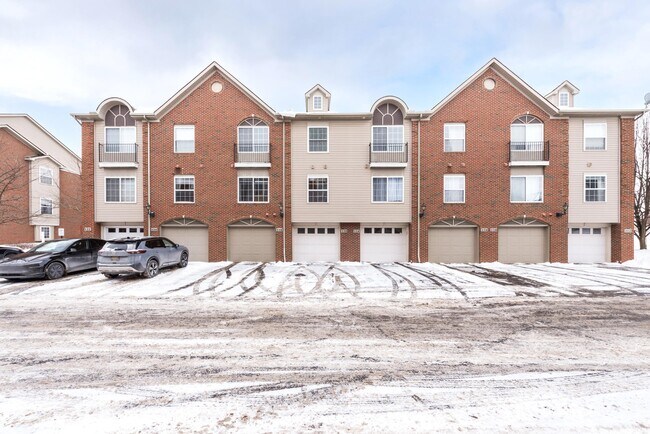 Photo - 120 W Oakbrook Dr