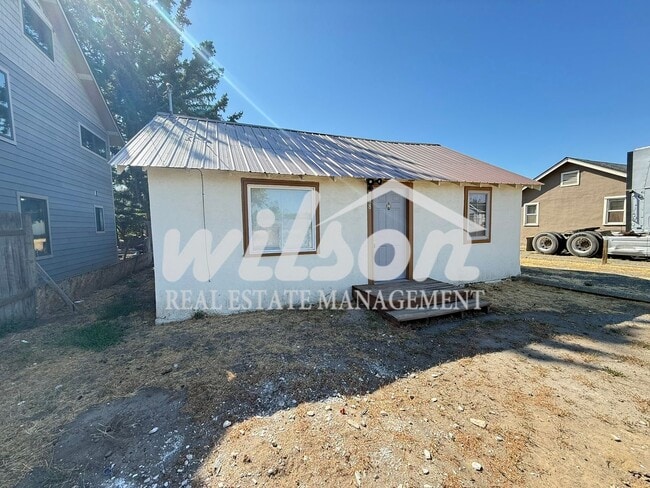 Building Photo - 3-Bedroom 1 - Bathroom Home Near Local Ame...