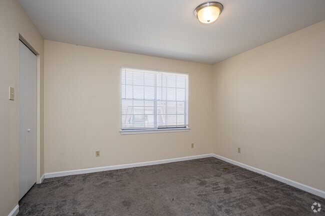 2BR, 2.5BA Townhouse - 1,200SF