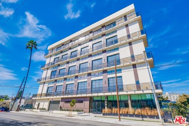 Building Photo - 3279 San Marino St Unit 205 Rental