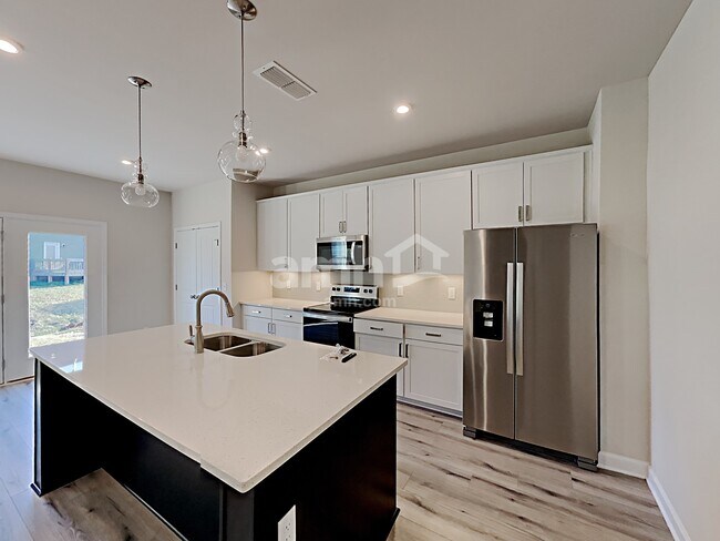 Photo - 302 Burnley Wy