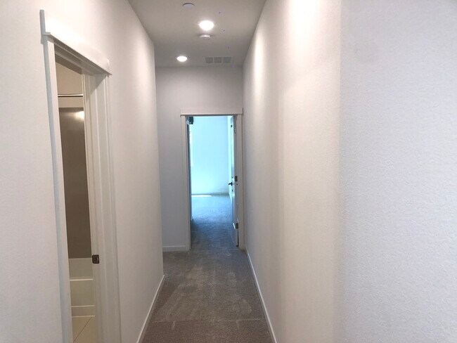 Photo - 5007 Wuthering Ave