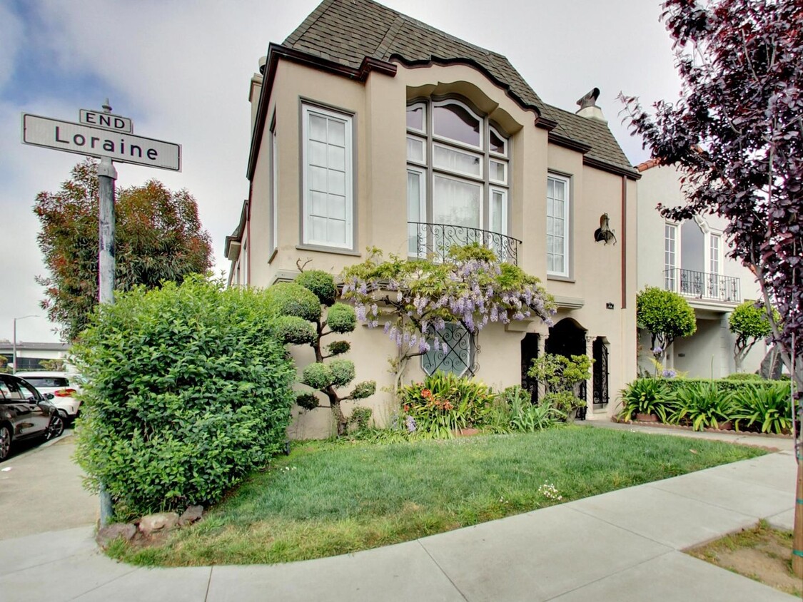 Spacious Four Bedroom Home in Lone Mountain - Spacious Four Bedroom Home in Lone Mountain