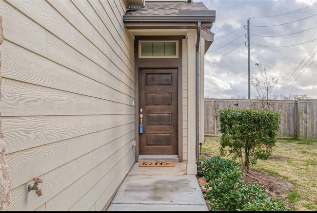 Building Photo - 8700 Laurel Crest Dr