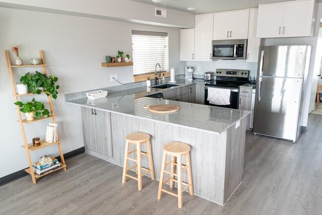Photo - 280 E Lorene St