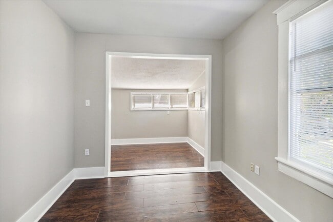 Building Photo - 1301 Unit B